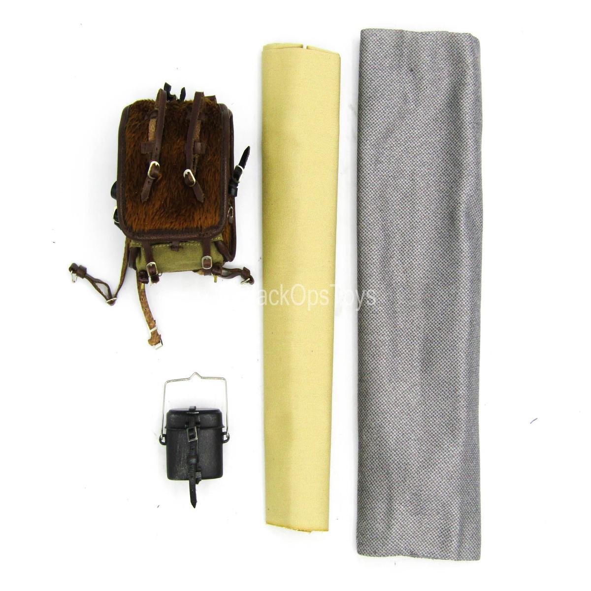 WWII – German Honor Guard – Backpack w/Bed Rolls